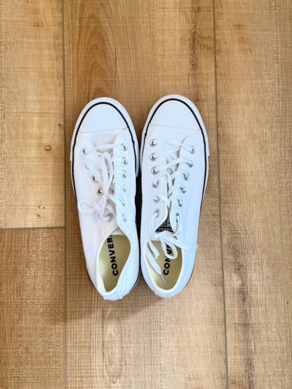 Converse Chuck Taylor All Star Lift Platform Low White Sneakers Women's 8.5 (US)
